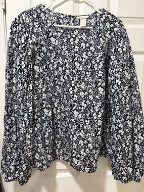 H&M Navy and White Floral Puff-Sleeve Blouse